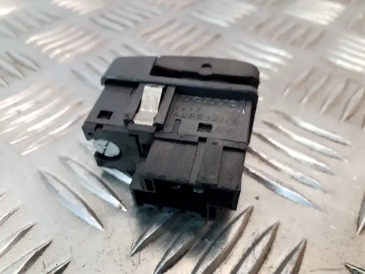 Volvo V70 (1997 - 2000)  9162952 Включатель обогрева стекла с помощью электричества