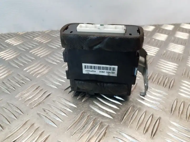 Toyota Land Cruiser (J120) (2002 - 2009) 8973060080 Прочие блоки управления — фото 3