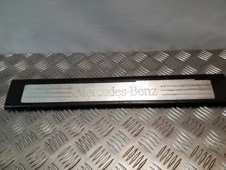 Mercedes-Benz ML W164 (2005 - 2011) A1646803435 Внутренняя отделка переднего порога — фото 3