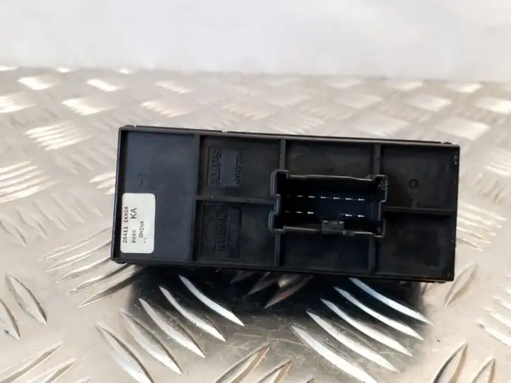 Nissan Juke I F15 (2010 - 2018) 254111KA0A Блок кнопок стеклоподъемников — фото 2