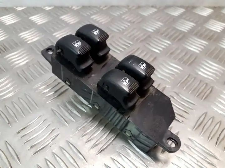 Hyundai Santa Fe (2000 - 2005) 9357026100 Блок кнопок стеклоподъемников — фото 1