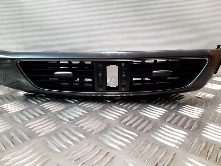 Mazda 6 (2012 - 2015) GHP9GM910 Центральный воздушный дефлектор — фото 1