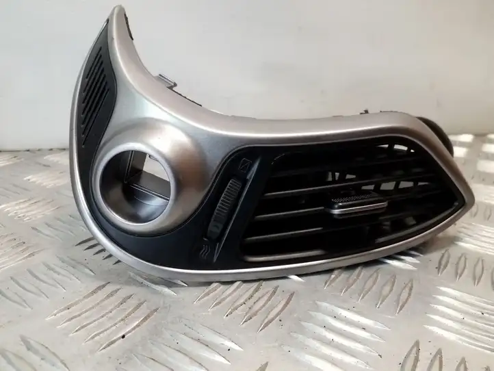 Hyundai ix35 (2009 - 2013) 974102S900 Центральный воздушный дефлектор — фото 1