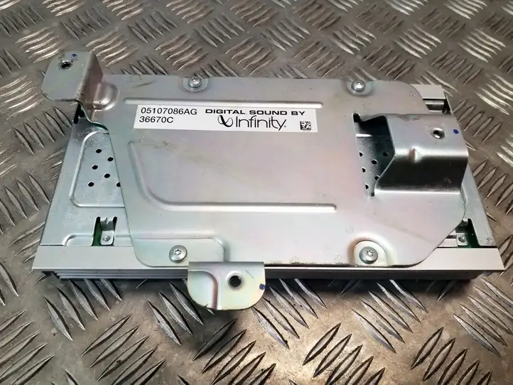 Chrysler Grand Voyager V (2007 - 2010) 05107086AG Усилитель звука — фото 4