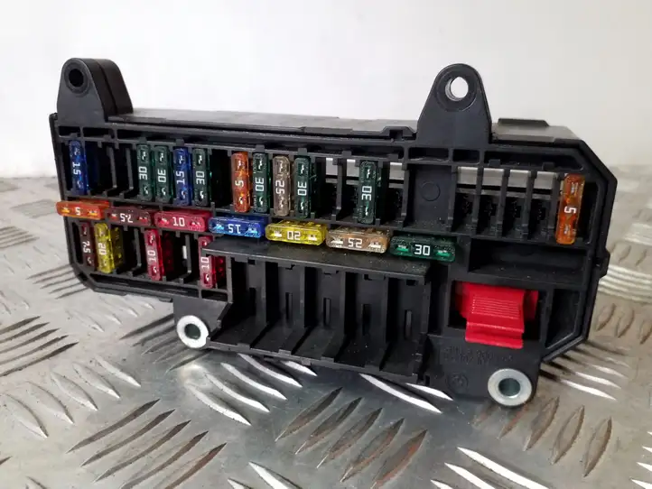 BMW 7 E65 E66 (2001 - 2008)  6900583 Блок предохранителей