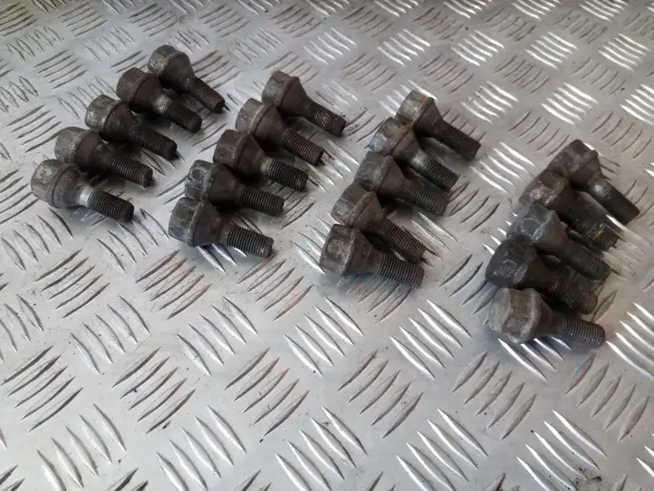 Opel Vivaro (2001 - 2006) Колёсные болты и гайки — фото 2