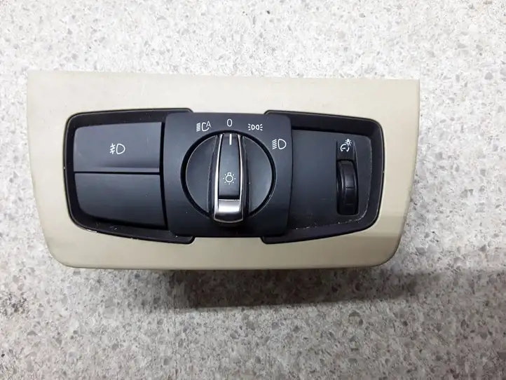 BMW 3 F30 F35 F31 (2012 - 2018) 9393941 Включатель фонарей — фото 1