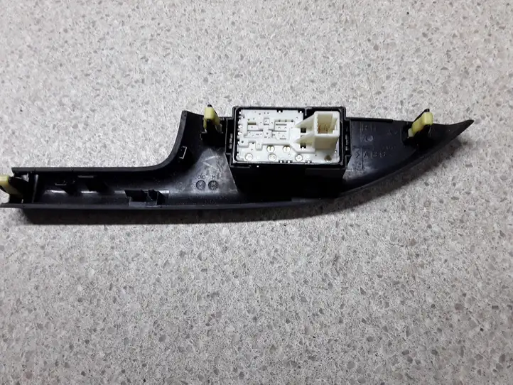 Lexus CT 200H (2010 - 2013) 7427176010 Кнопка стеклоподъемников — фото 4