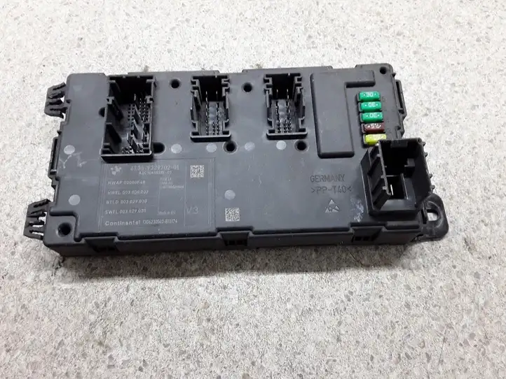 BMW 3 F30 F35 F31 (2012 - 2018) 9329702 Блок предохранителей — фото 3