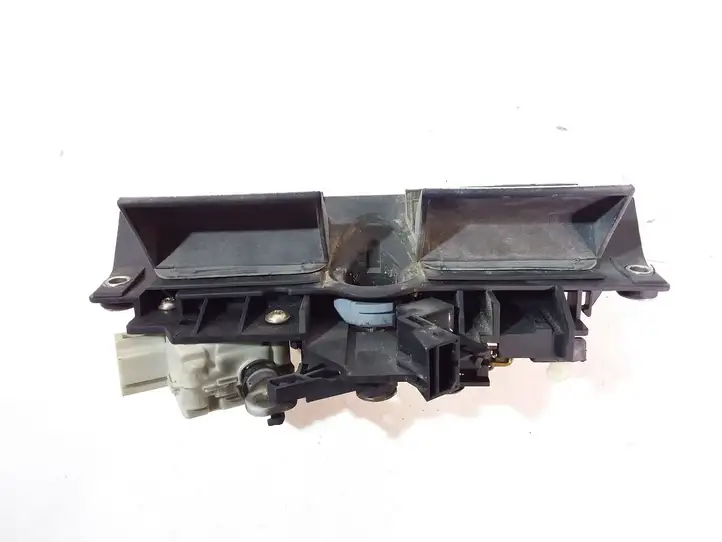 Audi A6 S6 C5 4B (1997 - 2001) 8D982756511 Ручка багажной двери — фото 1