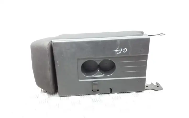 Volkswagen Golf Plus (2004 - 2008)   Подлокотник заднего сиденья