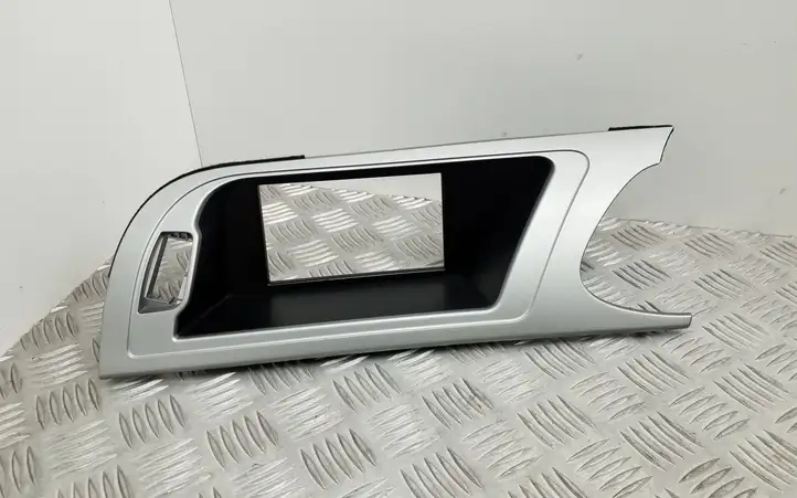 Audi A4 S4 B8 8K (2007 - 2011) 8K2857185G Отделка магнитолы — фото 1