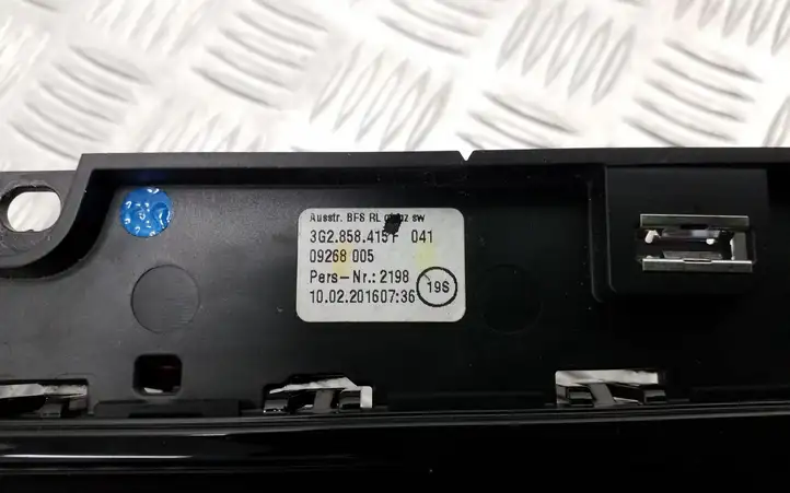 Volkswagen PASSAT B8 (2015 - ) 3G2858415 Центральный воздушный дефлектор — фото 2