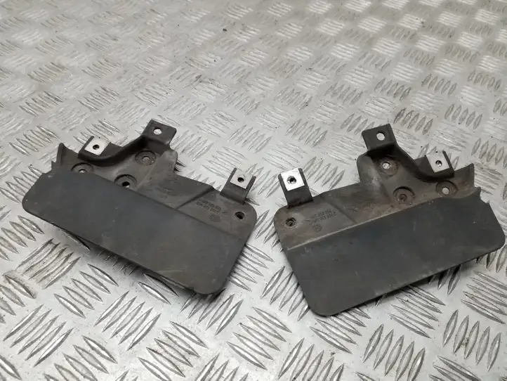 Audi A3/S3 8P (2004 - 2008)  8P0853833C Задний брызговик