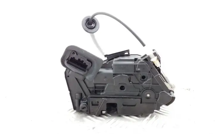Skoda Fabia Mk3 (NJ) (2015 - 2021) 6V0839015A Замок задней двери — фото 2