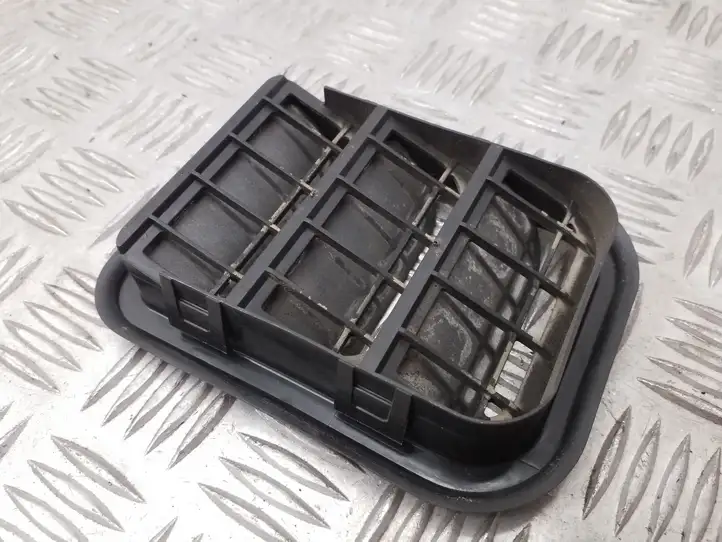 Audi A3/S3 8P (2008 - 2013)  6J0819465 Вентиляционная решетка кузова