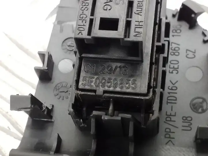 Skoda Octavia Mk3 (5E) (2013 - 2019) 5E0959855 Кнопка стеклоподъемников — фото 3