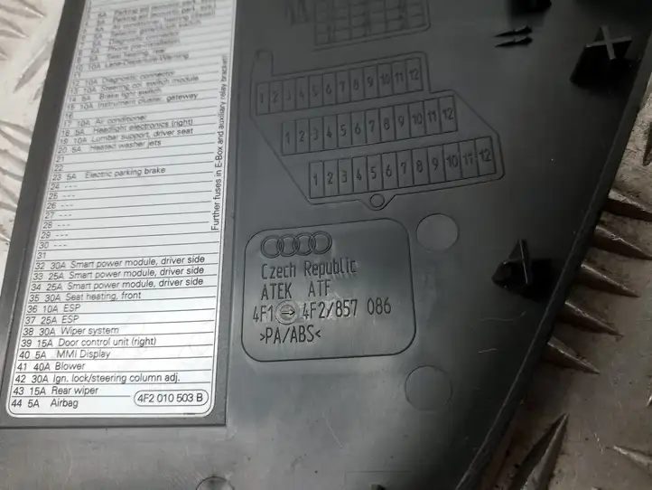 Audi A6 S6 C6 4F (2008 - 2011) 4F2857086 Боковая отделка панели приборов — фото 2