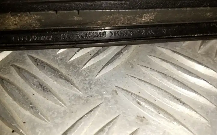 Audi A4 S4 B8 8K (2007 - 2011) 8K0854328 Накладка стоек лобового стекла — фото 9