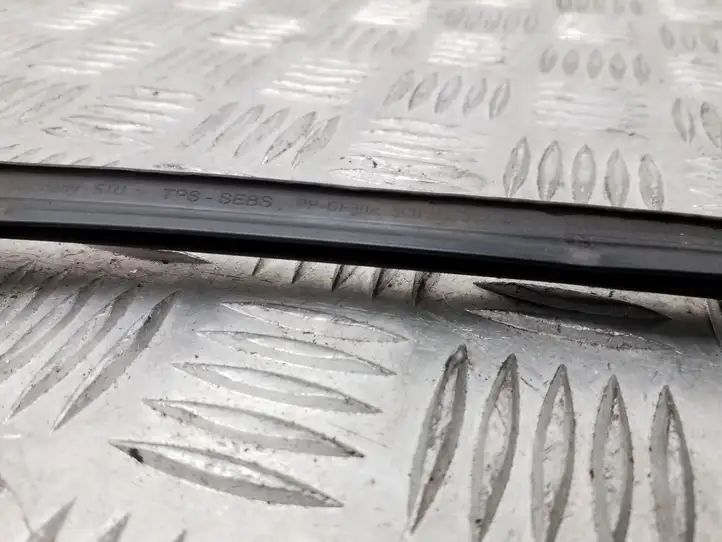 Volkswagen PASSAT B6 (2005 - 2010) 3C0854327A Накладка стоек лобового стекла — фото 3