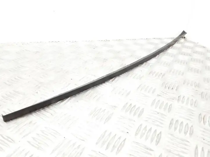 Volkswagen PASSAT B6 (2005 - 2010) 3C0854328A Накладка стоек лобового стекла — фото 2
