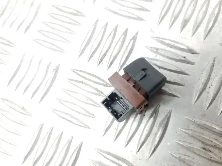 Audi A4 (2007 - 2011)  8K0959831 Включатель закрытия задней крышки