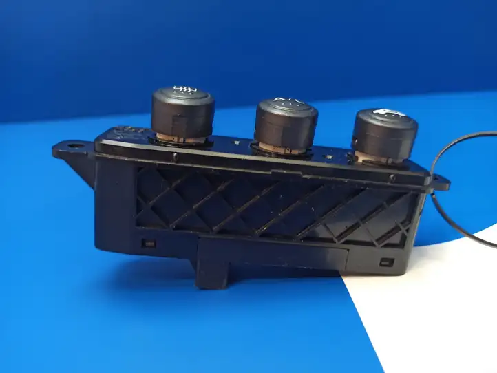 Honda Civic (2001 - 2005) NH376L Другие включатели / ручки/ переключатели — фото 4