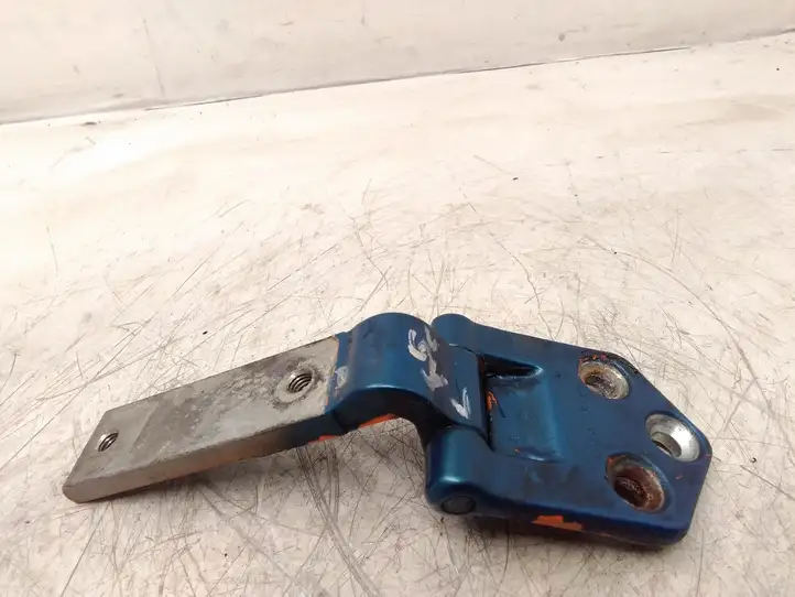 Volkswagen Caddy (2004 - 2010) 2K0827151C Верхняя петля багажной двери — фото 1