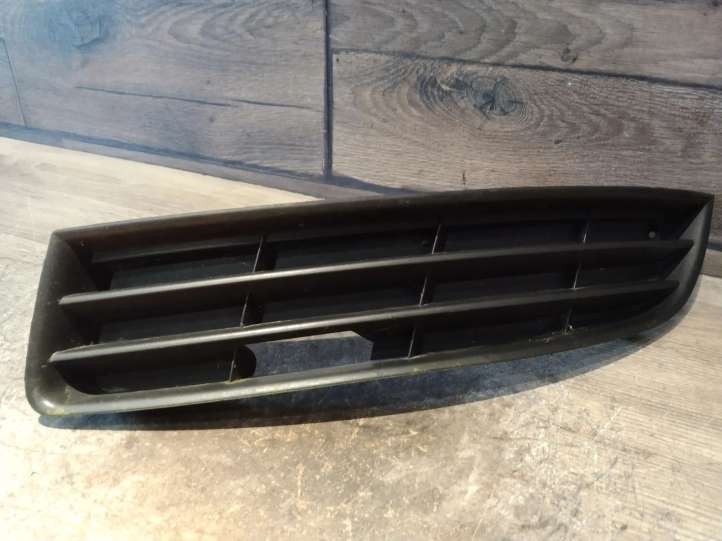 3C0853665 Volkswagen PASSAT B6 Priešrūkinio žibinto apdaila/ grotelės