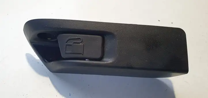 Toyota Yaris (2014 - 2019) Включатель открытия топливного бака — фото 1