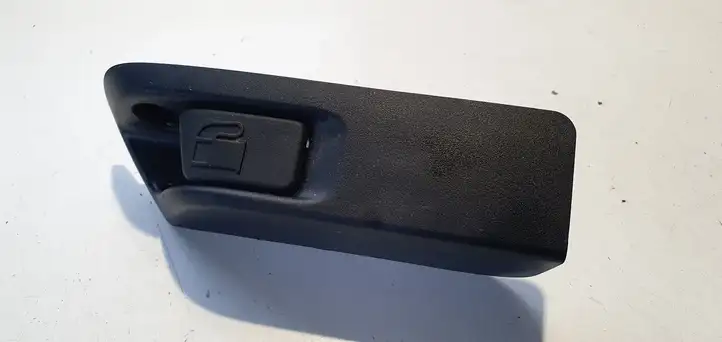 Toyota Yaris (2014 - 2019) Включатель открытия топливного бака — фото 6