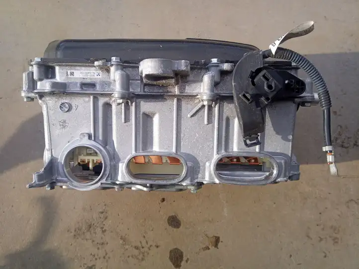 Toyota Yaris (2012 - 2014)   Преобразователь напряжения