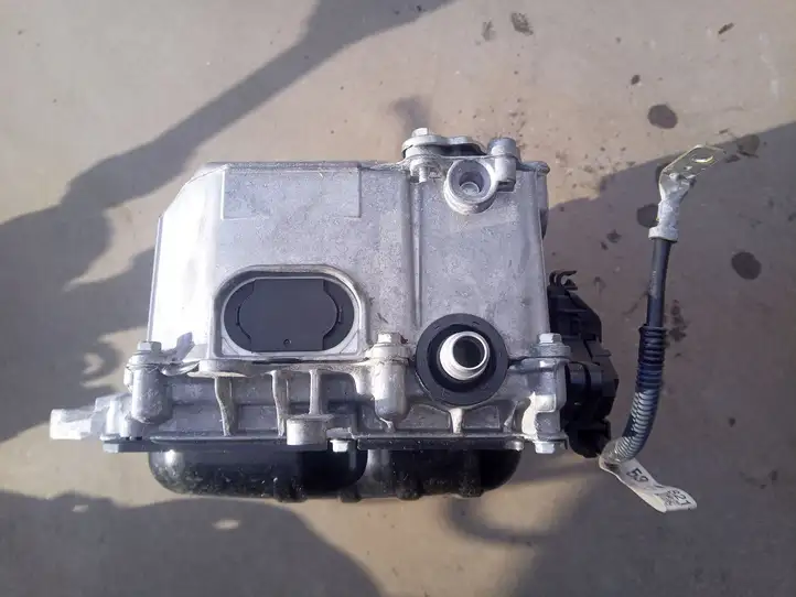 Toyota Yaris (2012 - 2014)   Преобразователь напряжения