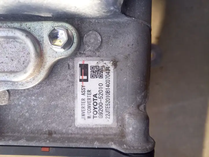 Toyota Yaris (2012 - 2014)   Преобразователь напряжения