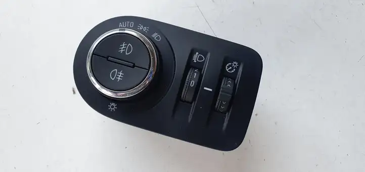 Opel Mokka X (2019 - ) Включатель фонарей — фото 1