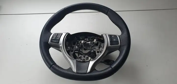 Toyota Yaris (2012 - 2014) Руль — фото 1