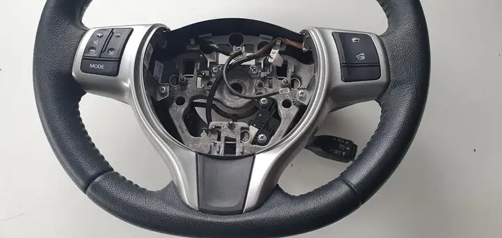 Toyota Yaris (2012 - 2014) Руль — фото 6