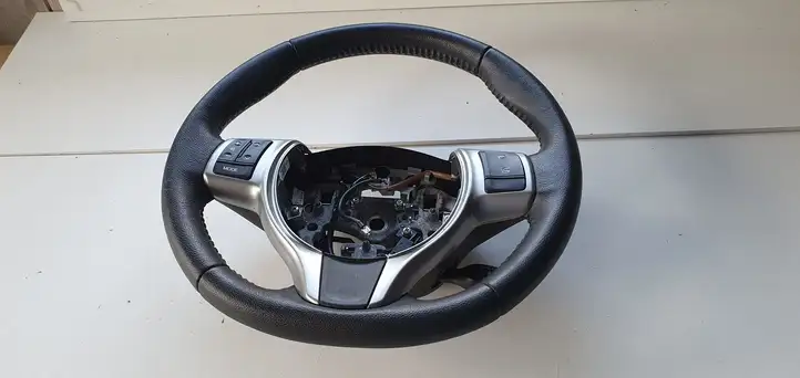 Toyota Yaris (2012 - 2014) Руль — фото 1