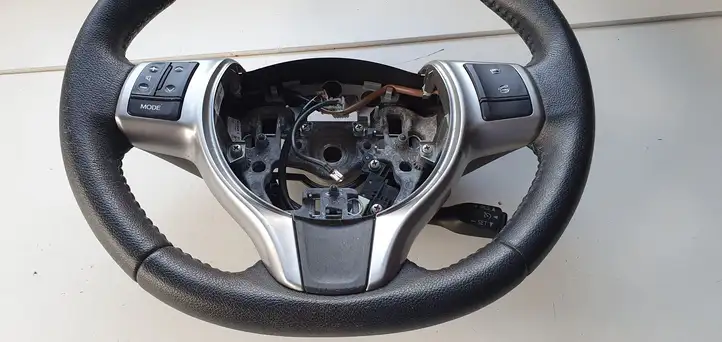 Toyota Yaris (2012 - 2014) Руль — фото 6