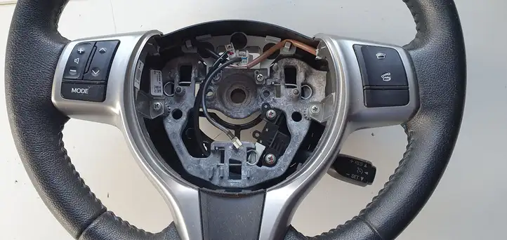 Toyota Yaris (2012 - 2014) Руль — фото 7