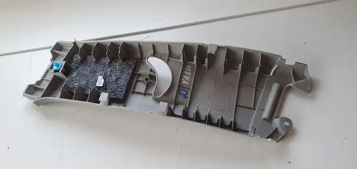 Toyota Yaris (2014 - 2019) Накладка ремня безопасности — фото 2