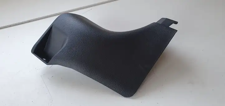 Toyota Yaris (2014 - 2019) Внутренняя отделка переднего порога — фото 1