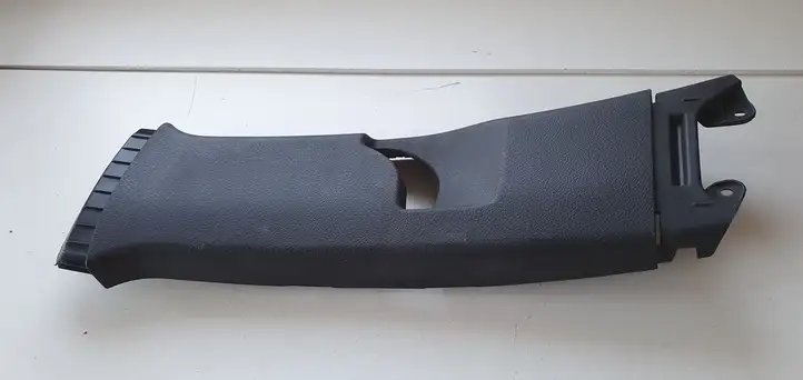 Toyota Yaris (2014 - 2019) Накладка ремня безопасности — фото 1
