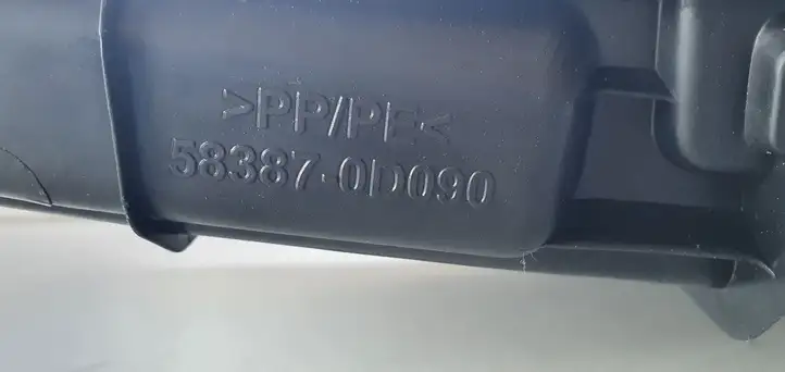 Toyota Yaris (2014 - 2019) Отделка замка — фото 2