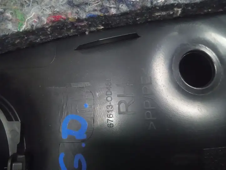 Toyota Yaris (2014 - 2019) Обшивка задней двери — фото 4