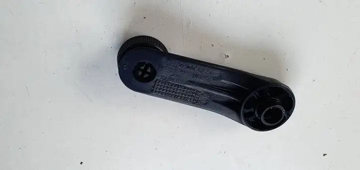 Toyota Yaris (2012 - 2014) Ручка стеклоподъемника — фото 3
