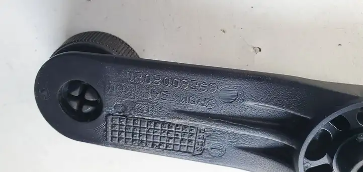 Toyota Yaris (2012 - 2014) Ручка стеклоподъемника — фото 4