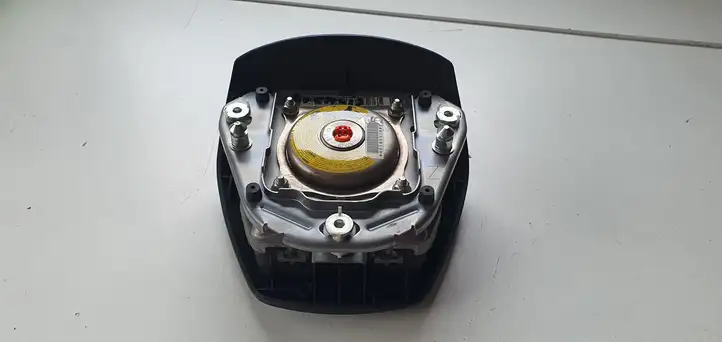 Toyota Avensis T270 (2009 - 2012)   Подушка безопастности руля