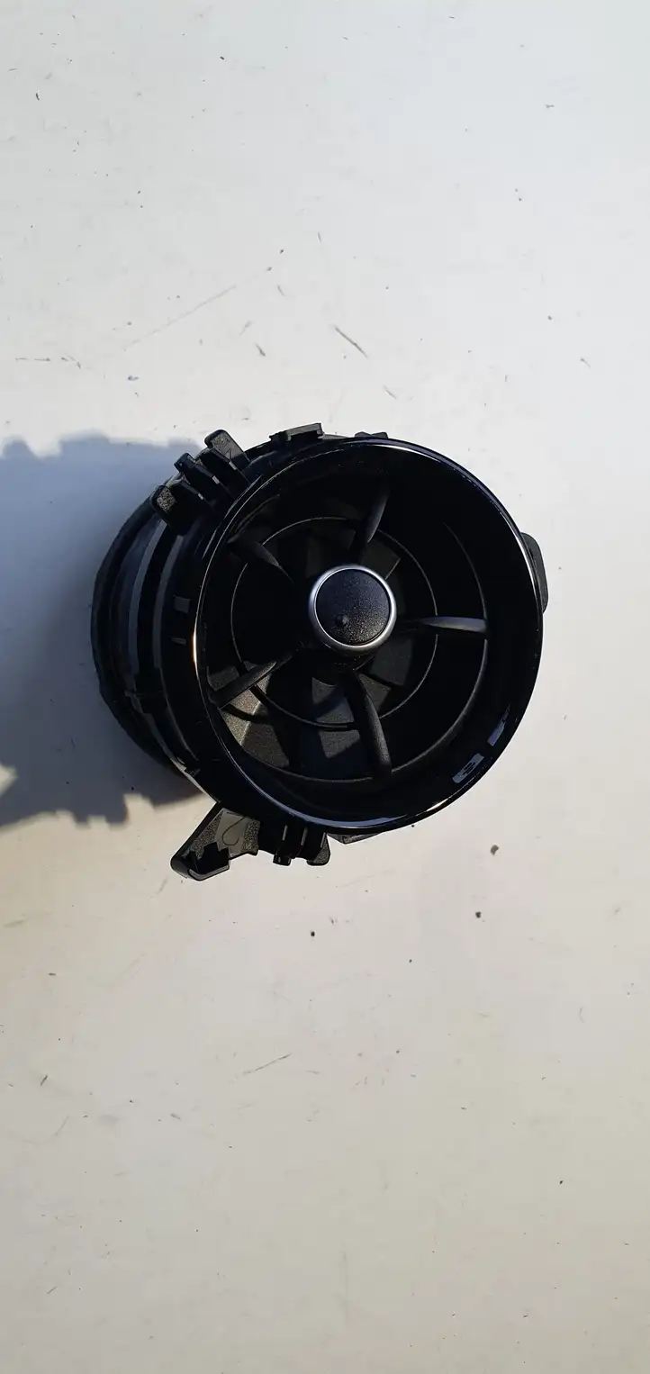 Toyota Yaris (2014 - 2019) Боковой воздушный дефлектор — фото 3