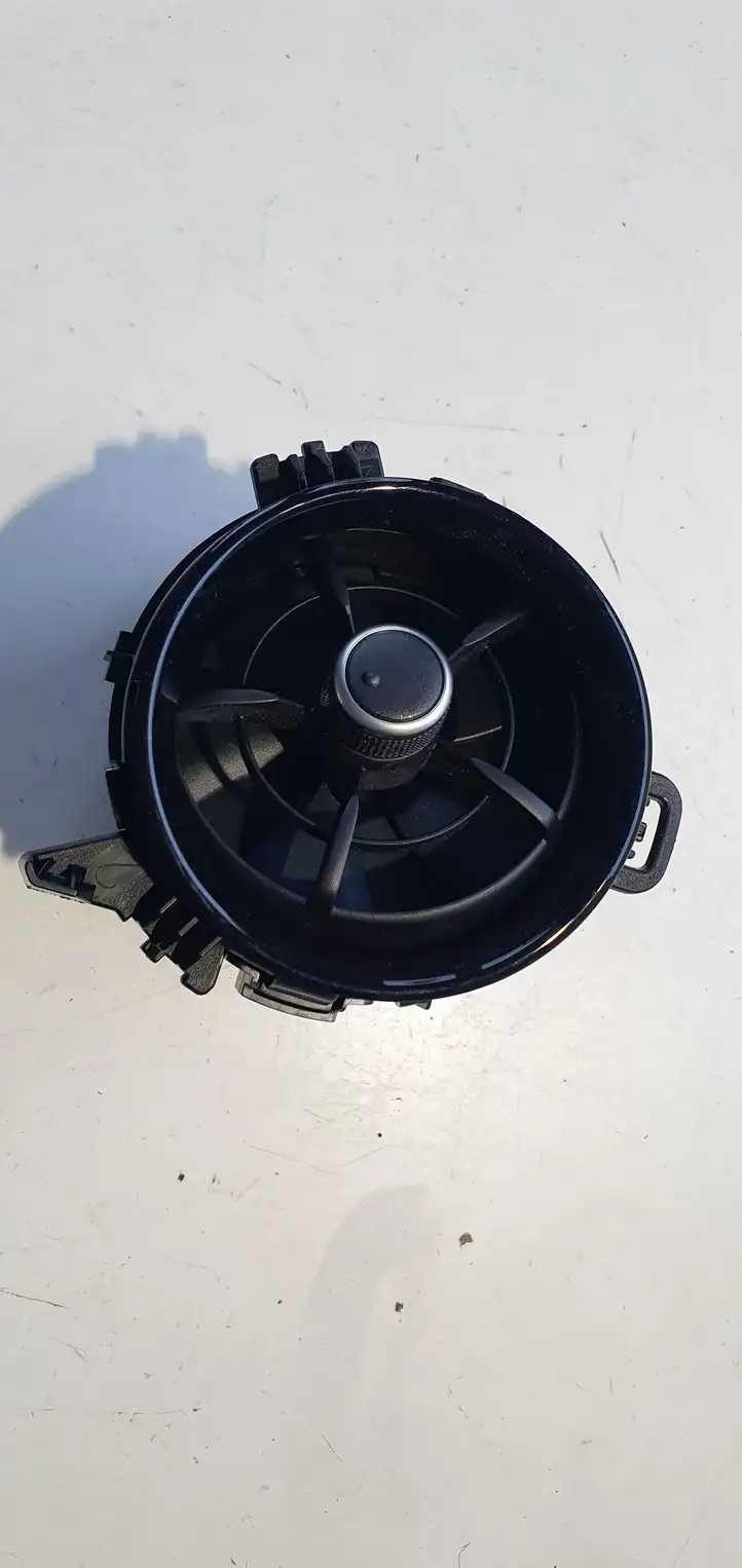 Toyota Yaris (2014 - 2019) Боковой воздушный дефлектор — фото 5